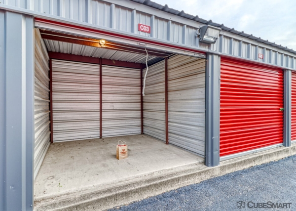 Facility photo: //images.sparefoot.com/medium/231219686f95f68b163.jpg