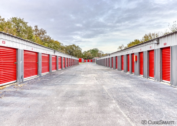 Facility photo: //images.sparefoot.com/medium/2312196985bbbf0f653.jpg