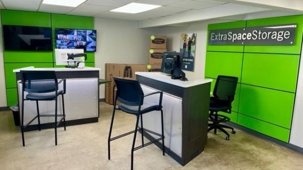 Facility photo: //images.sparefoot.com/medium/23124969ecad7157fe3.jpg