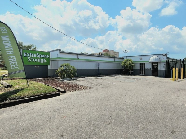 Facility photo: //images.sparefoot.com/medium/231264685ab41805cc4.jpg