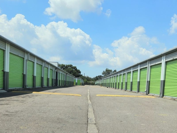 Facility photo: //images.sparefoot.com/medium/231264685ab419a7854.jpg