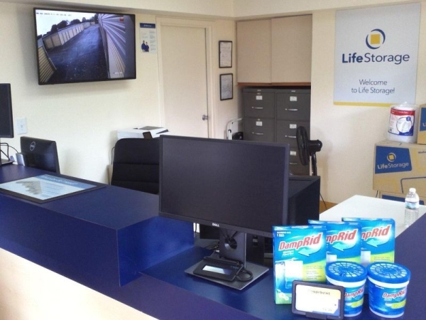 Facility photo: //images.sparefoot.com/medium/231264685ab41c865fb.jpg