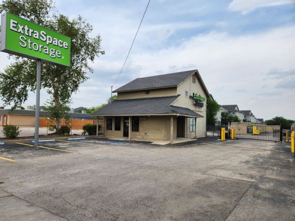 Storage Units at Extra Space Storage - 3070 - San Antonio - Culebra Road - 8025 Culebra Road