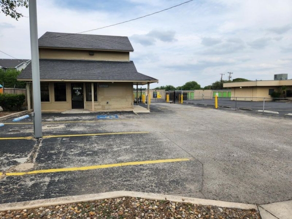 Storage Units at Extra Space Storage - 3070 - San Antonio - Culebra Road - 8025 Culebra Road