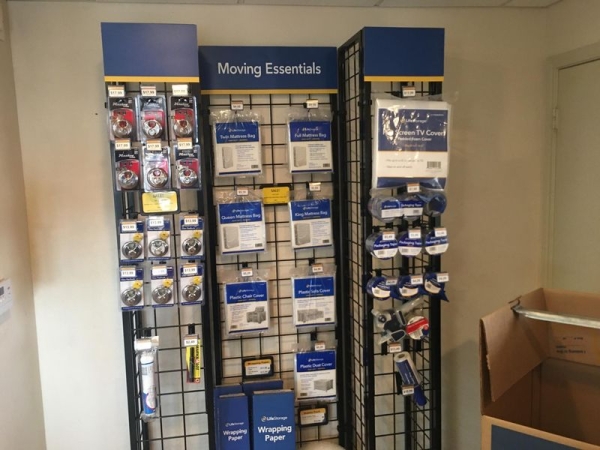 Storage Units at Extra Space Storage - 3070 - San Antonio - Culebra Road - 8025 Culebra Road