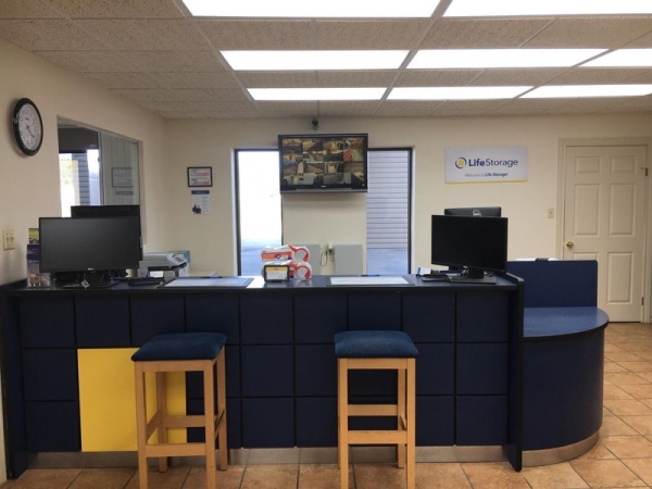 Facility photo: //images.sparefoot.com/medium/23127964d5206738c7f.jpg