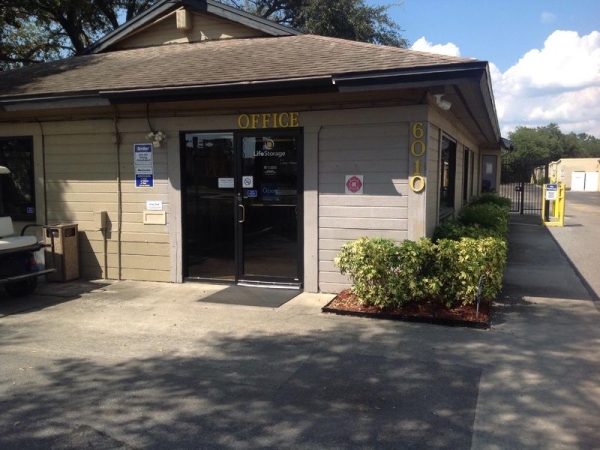 Storage Units at Extra Space Storage - 3116 - Tampa - Hillsborough Ave - 6010 East Hillsborough Avenue