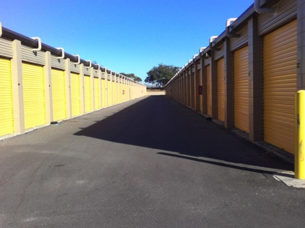 Storage Units at Extra Space Storage - 3116 - Tampa - Hillsborough Ave - 6010 East Hillsborough Avenue