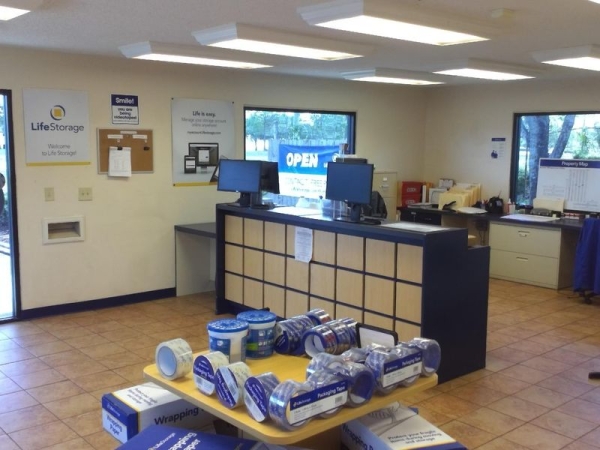 Storage Units at Extra Space Storage - 3116 - Tampa - Hillsborough Ave - 6010 East Hillsborough Avenue