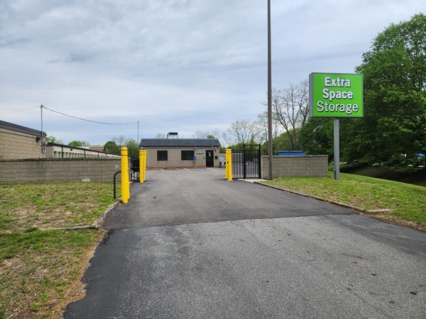 Facility photo: //images.sparefoot.com/medium/2312866a086a3ab5b89.jpg