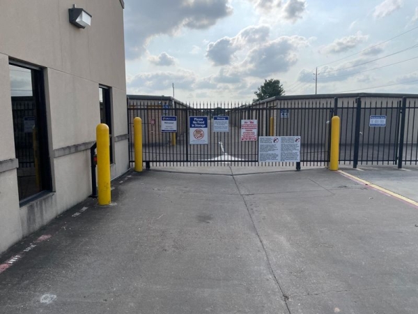 Storage Units at Extra Space Storage - 3132 - Katy - Fry Rd - 3433 Fry Road