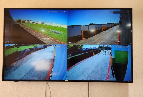 Facility photo: //images.sparefoot.com/medium/23129969942e915033f.jpg