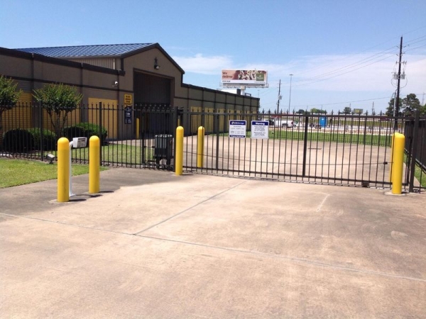 Storage Units at Extra Space Storage - 3187 - Tomball - State Highway 249 - 23355 Texas 249 Access Road