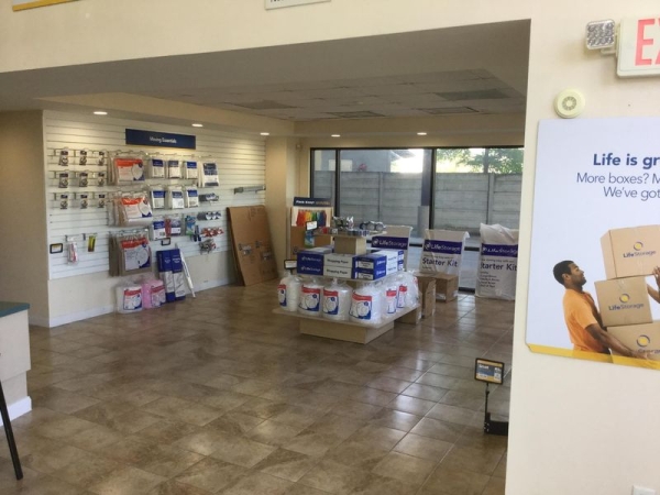 Storage Units at Extra Space Storage - 3190 - Houston - Bissonnet St - 5415 Bissonnet Street