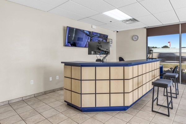 Facility photo: //images.sparefoot.com/medium/23133169942f22dbde4.jpg