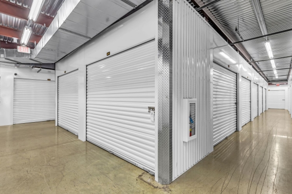 Facility photo: //images.sparefoot.com/medium/23133169942f24db9d3.jpg