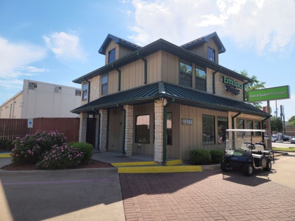 Storage Units at Extra Space Storage - 3229 - Dallas - Manderville Ln - 8555 Manderville Lane