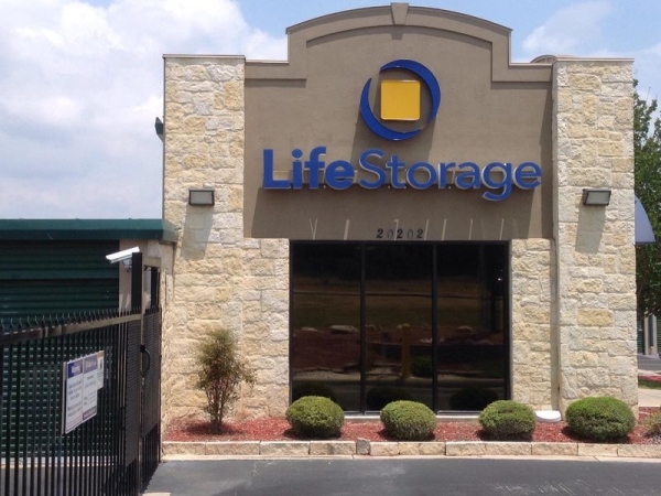 Storage Units at Extra Space Storage - 3232 - San Antonio - Blanco Rd - 20202 Blanco Road