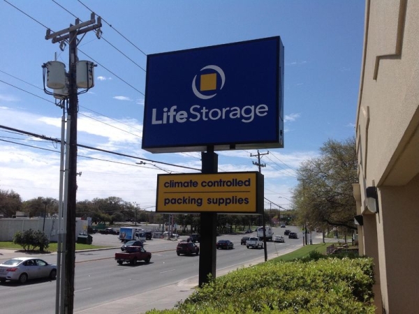 Storage Units at Extra Space Storage - 3234 - San Antonio - 11947 Huebner Rd - 11947 Huebner Road