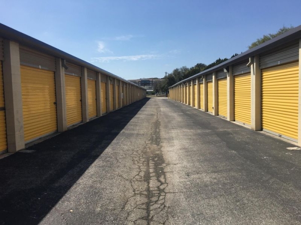 Storage Units at Extra Space Storage - 3234 - San Antonio - 11947 Huebner Rd - 11947 Huebner Road