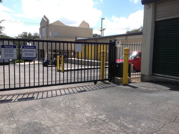 Storage Units at Extra Space Storage - 3234 - San Antonio - 11947 Huebner Rd - 11947 Huebner Road