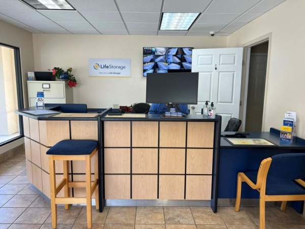 Storage Units at Extra Space Storage - 3234 - San Antonio - 11947 Huebner Rd - 11947 Huebner Road