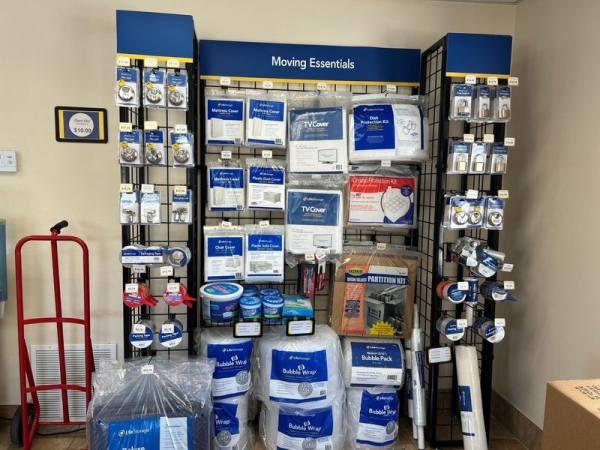 Storage Units at Extra Space Storage - 3234 - San Antonio - 11947 Huebner Rd - 11947 Huebner Road