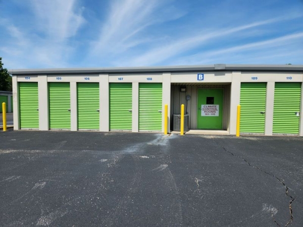 Storage Units at Extra Space Storage - 3268 - Montgomery - McLemore Dr. - 1925 Mclemore Drive
