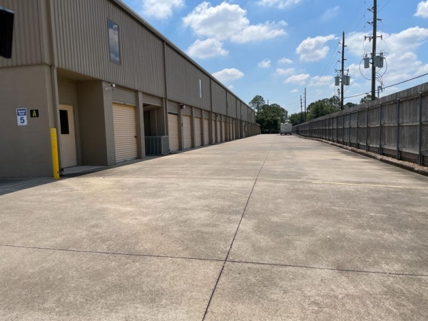 Storage Units at Extra Space Storage - 3288 - Houston - 7610 Highway 6 - 7550 Highway 6 North