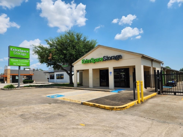 Facility photo: //images.sparefoot.com/medium/23138169942ef1183a1.jpg