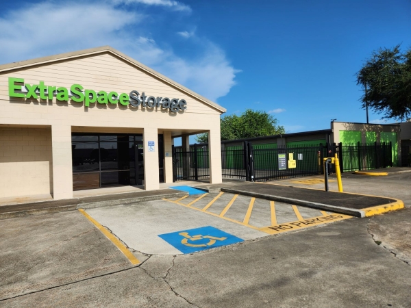 Facility photo: //images.sparefoot.com/medium/23138169942ef362404.jpg