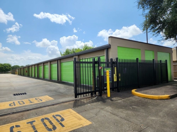 Facility photo: //images.sparefoot.com/medium/23138169942ef81388d.jpg