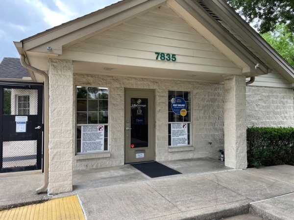 Storage Units at Extra Space Storage - 3294 - Houston - Sam Houston Pkwy - 7835 West Sam Houston Parkway North