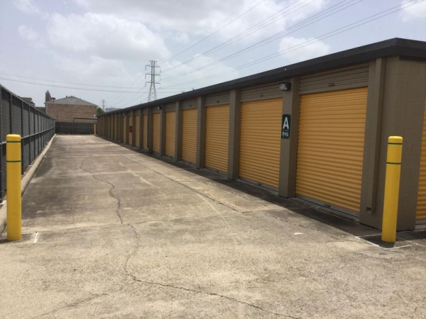 Storage Units at Extra Space Storage - 3299 - Houston - Wilcrest Drive - 2010 Wilcrest Drive