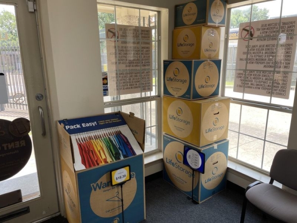 Storage Units at Extra Space Storage - 3299 - Houston - Wilcrest Drive - 2010 Wilcrest Drive