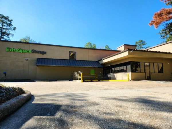 Facility photo: //images.sparefoot.com/medium/23139069942f1ec15fa.jpg