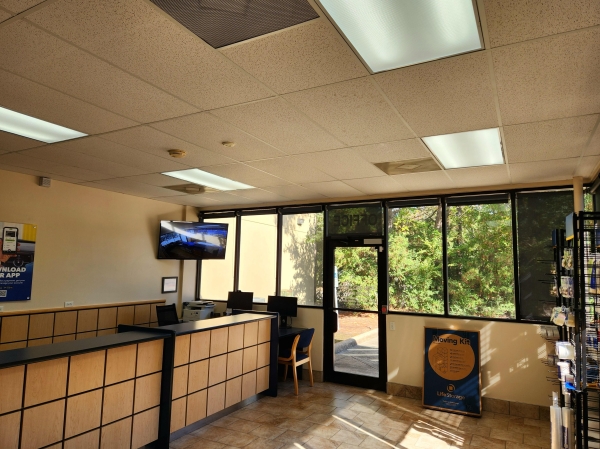 Facility photo: //images.sparefoot.com/medium/23139069942f208d675.jpg