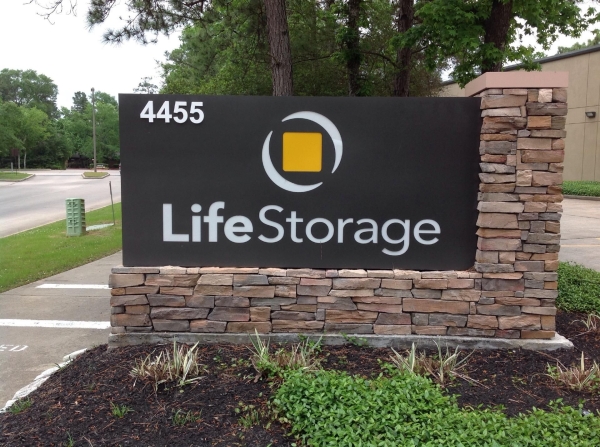 Facility photo: //images.sparefoot.com/medium/23139069942f24788a1.jpg