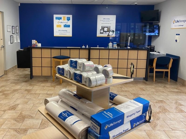 Storage Units at Extra Space Storage - 3301 - The Woodlands - Alden Bend Dr - 7951 Alden Bend Drive