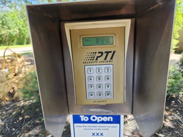 Storage Units at Extra Space Storage - 3301 - The Woodlands - Alden Bend Dr - 7951 Alden Bend Drive