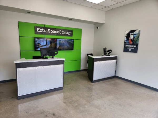 Facility photo: //images.sparefoot.com/medium/23139469e37326beba7.jpg