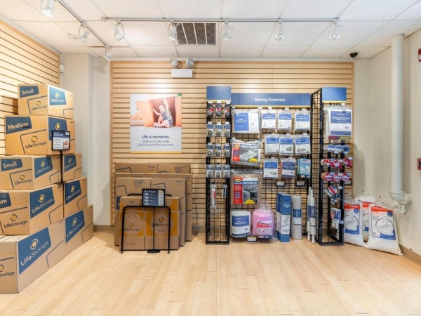 Storage Units at Extra Space Storage - 3329 - Chicago - Pershing Rd - 615 West Pershing Road