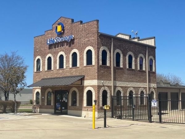 Storage Units at Extra Space Storage - 3332 - Round Rock - Double Creek Dr - 2101 Double Creek Drive