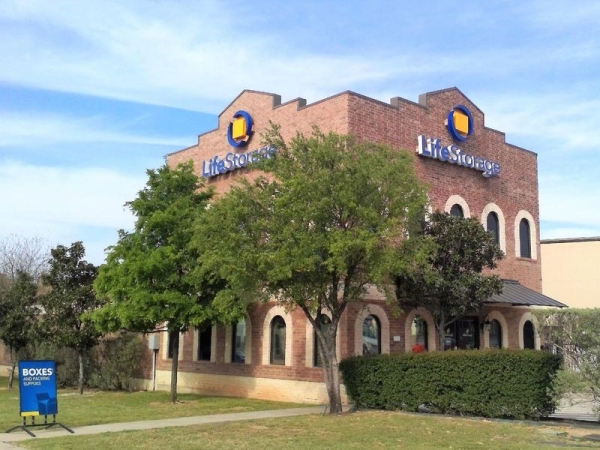 Storage Units at Extra Space Storage - 3332 - Round Rock - Double Creek Dr - 2101 Double Creek Drive