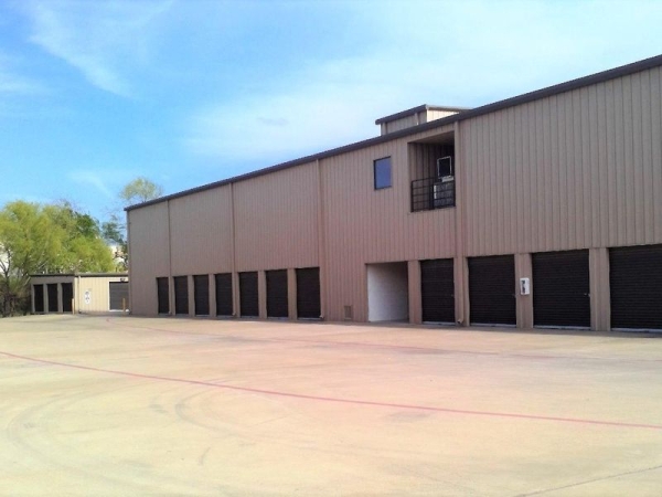 Storage Units at Extra Space Storage - 3332 - Round Rock - Double Creek Dr - 2101 Double Creek Drive