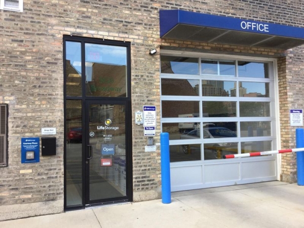 Storage Units at Extra Space Storage - 3334 - Chicago - Broadway St - 3626 North Broadway