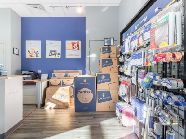 Storage Units at Extra Space Storage - 3334 - Chicago - Broadway St - 3626 North Broadway