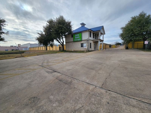 Facility photo: //images.sparefoot.com/medium/2314116852df2c015dc.jpg