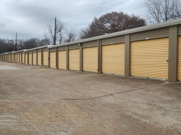Facility photo: //images.sparefoot.com/medium/2314116852df2dddca6.jpg