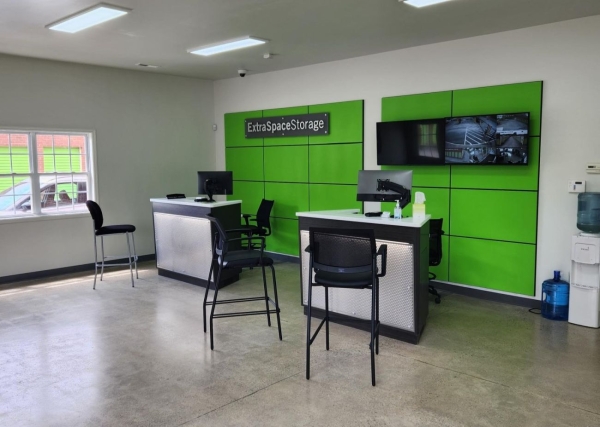 Facility photo: //images.sparefoot.com/medium/23141569e0d0315398c.jpg